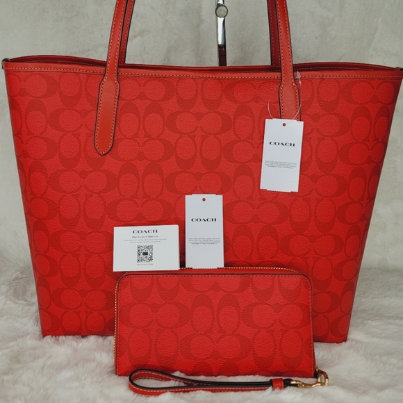 NWT COACH 2 SET Designer Signature Shoulder Bag Tote Purse Handbag + Wallet NWT - Picture 4 of 15